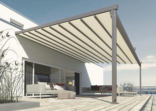 weinor PergoTex II Pergola-Faltdach über einer Terrasse